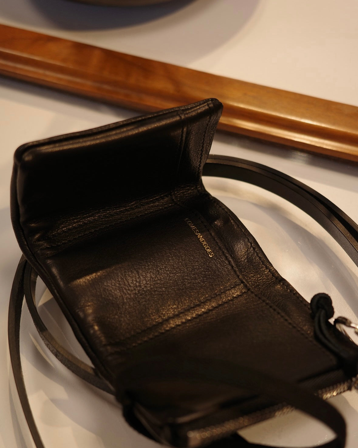 COMESANDGOES Comes Wallet & Neck Strap
