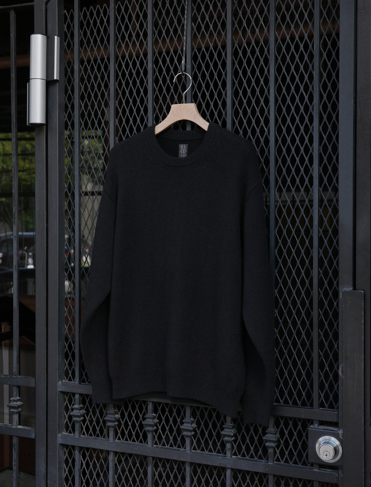 BATONER Innocent Cashmere Middle Weight Crewneck - Solid Black