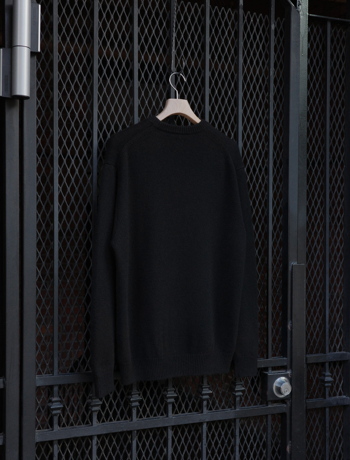 BATONER Innocent Cashmere Middle Weight Crewneck - Solid Black