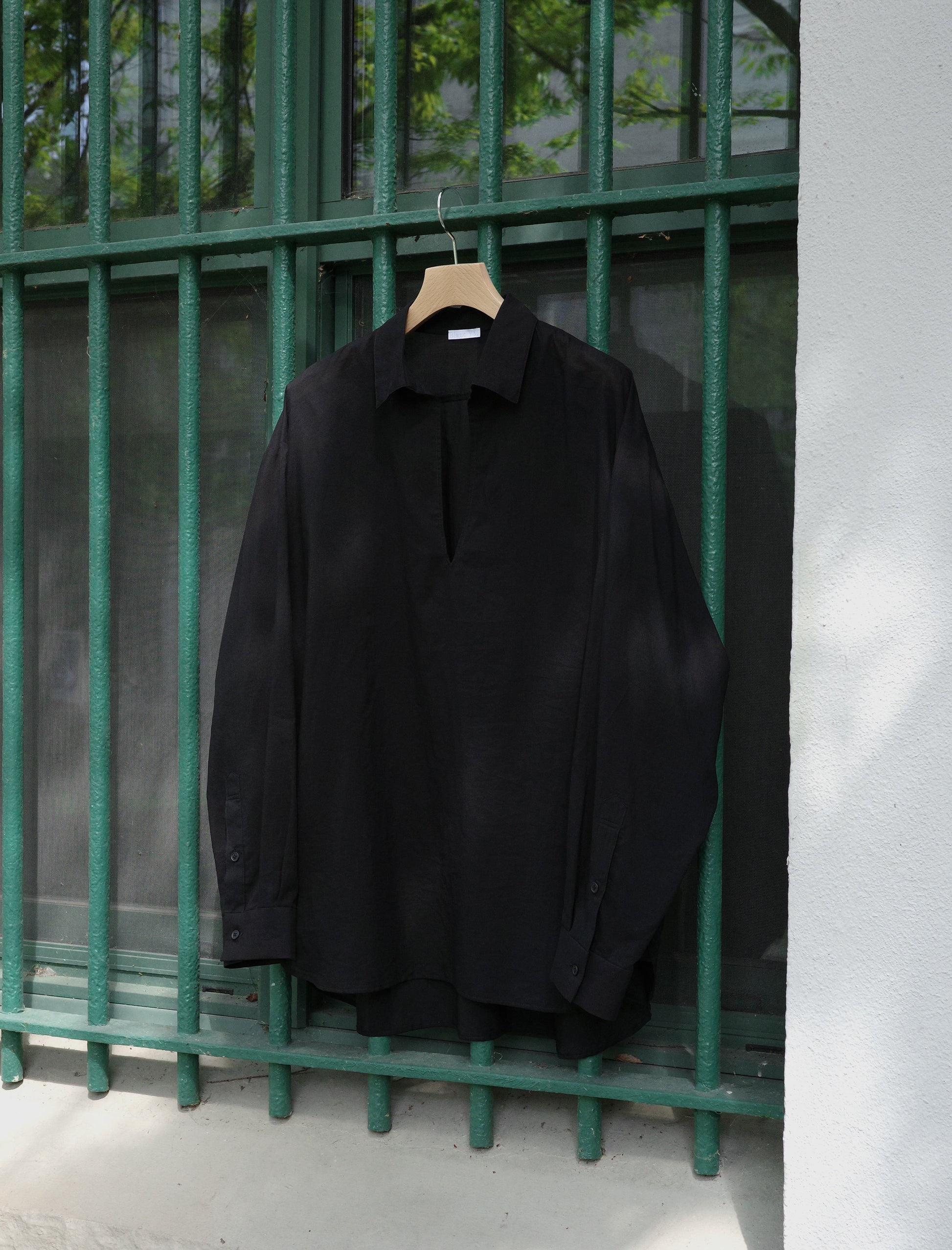 Blanc YM Supima Cotton Skipper Shirt Black