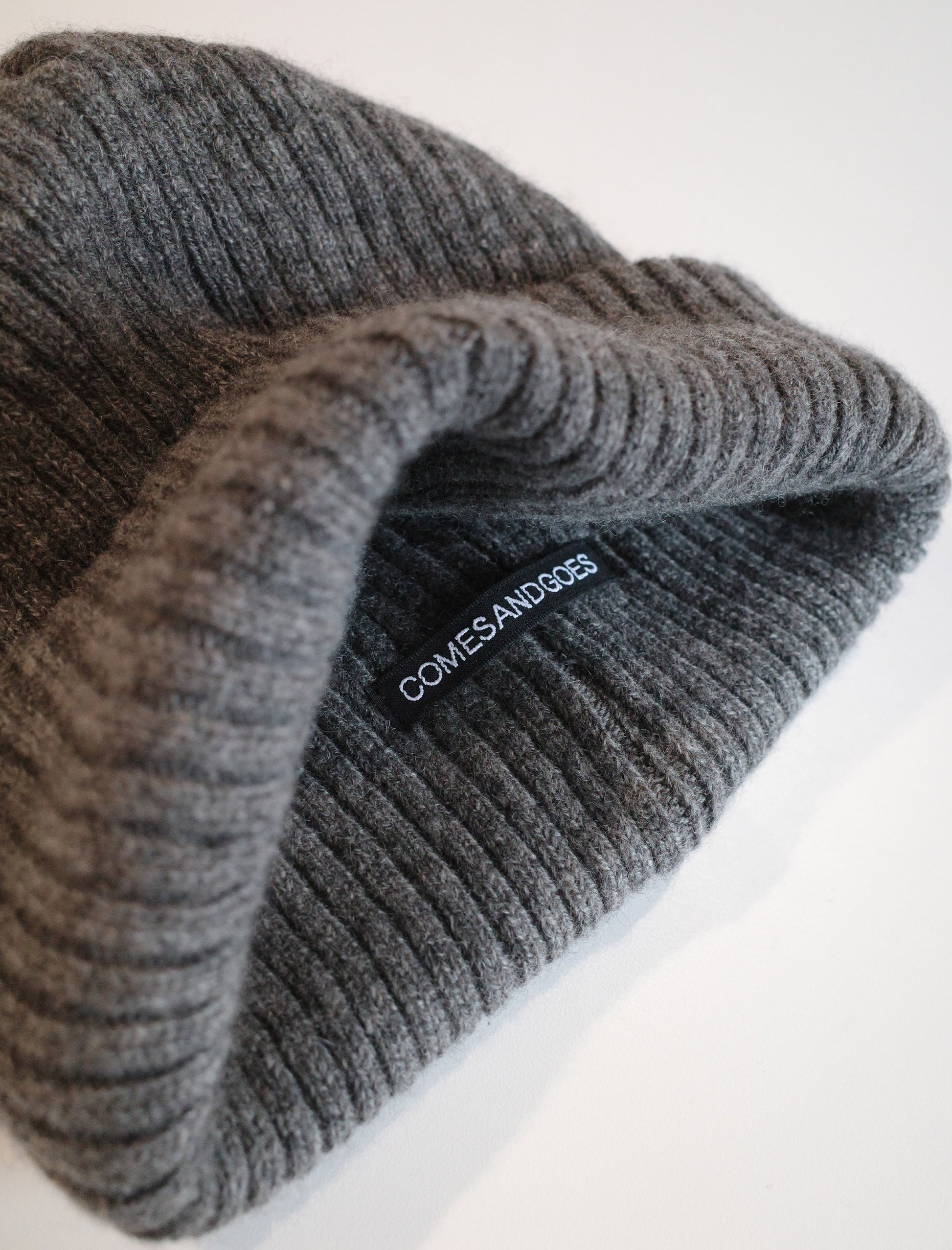 COMESANDGOES Cashmere Knit - Charcoal