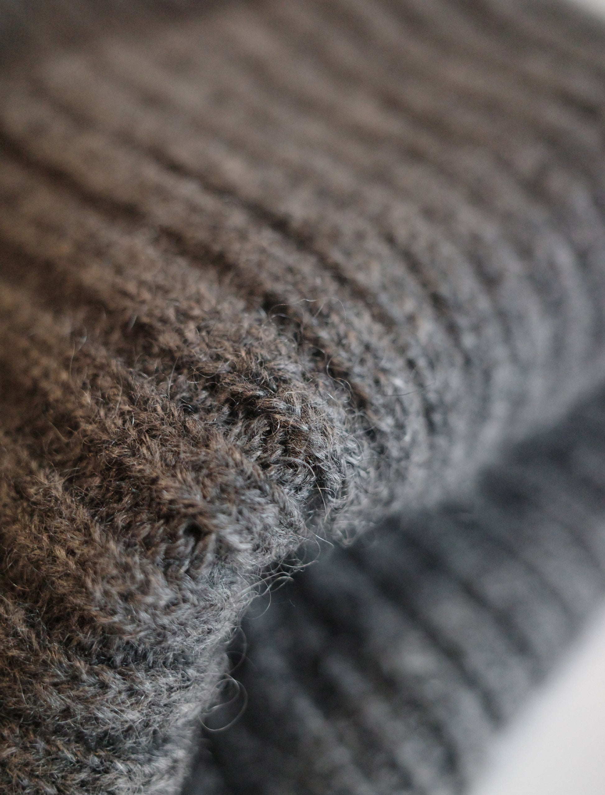 COMESANDGOES Cashmere Knit - Charcoal
