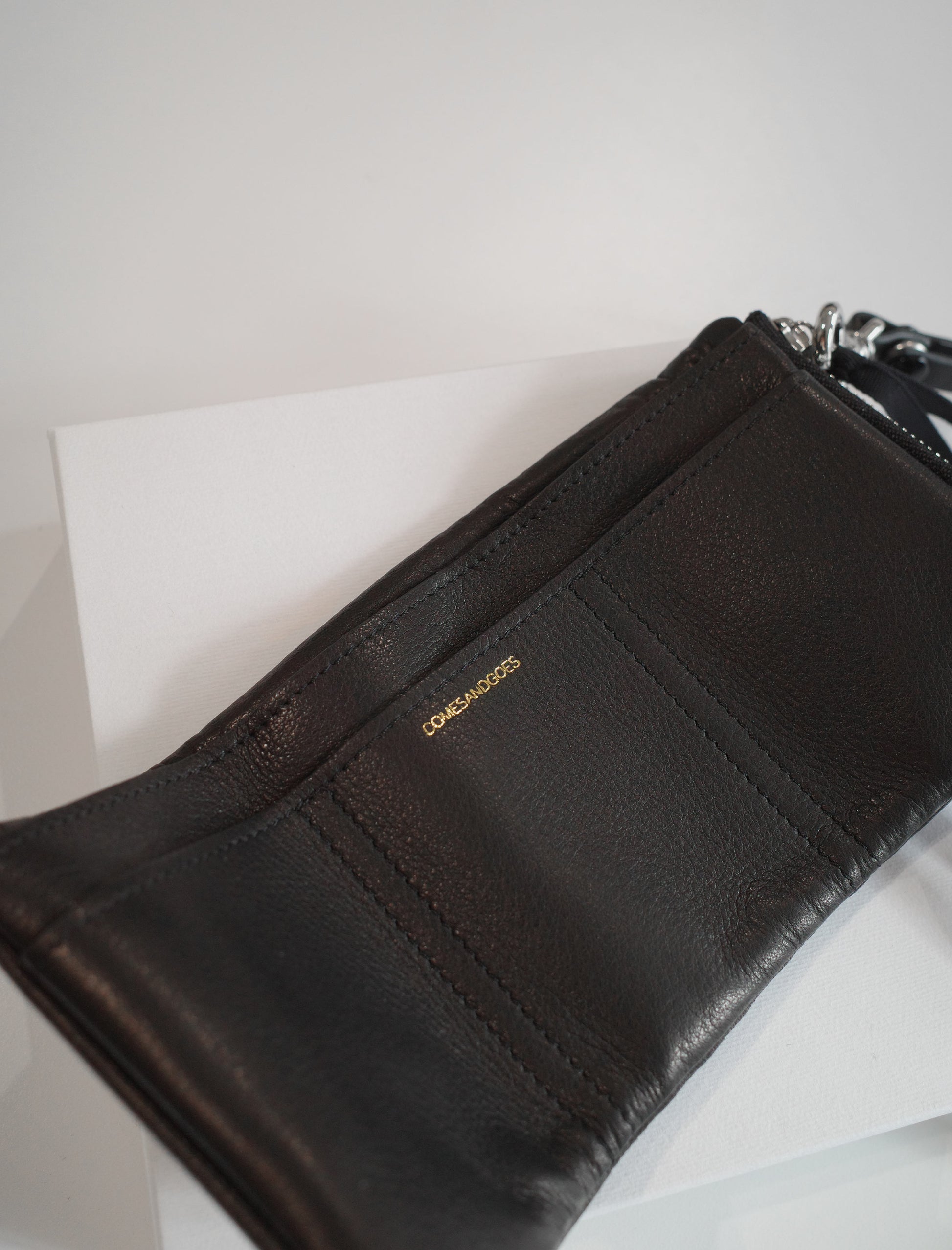 COMESANDGOES COMES Wallet & Neck Strap Black