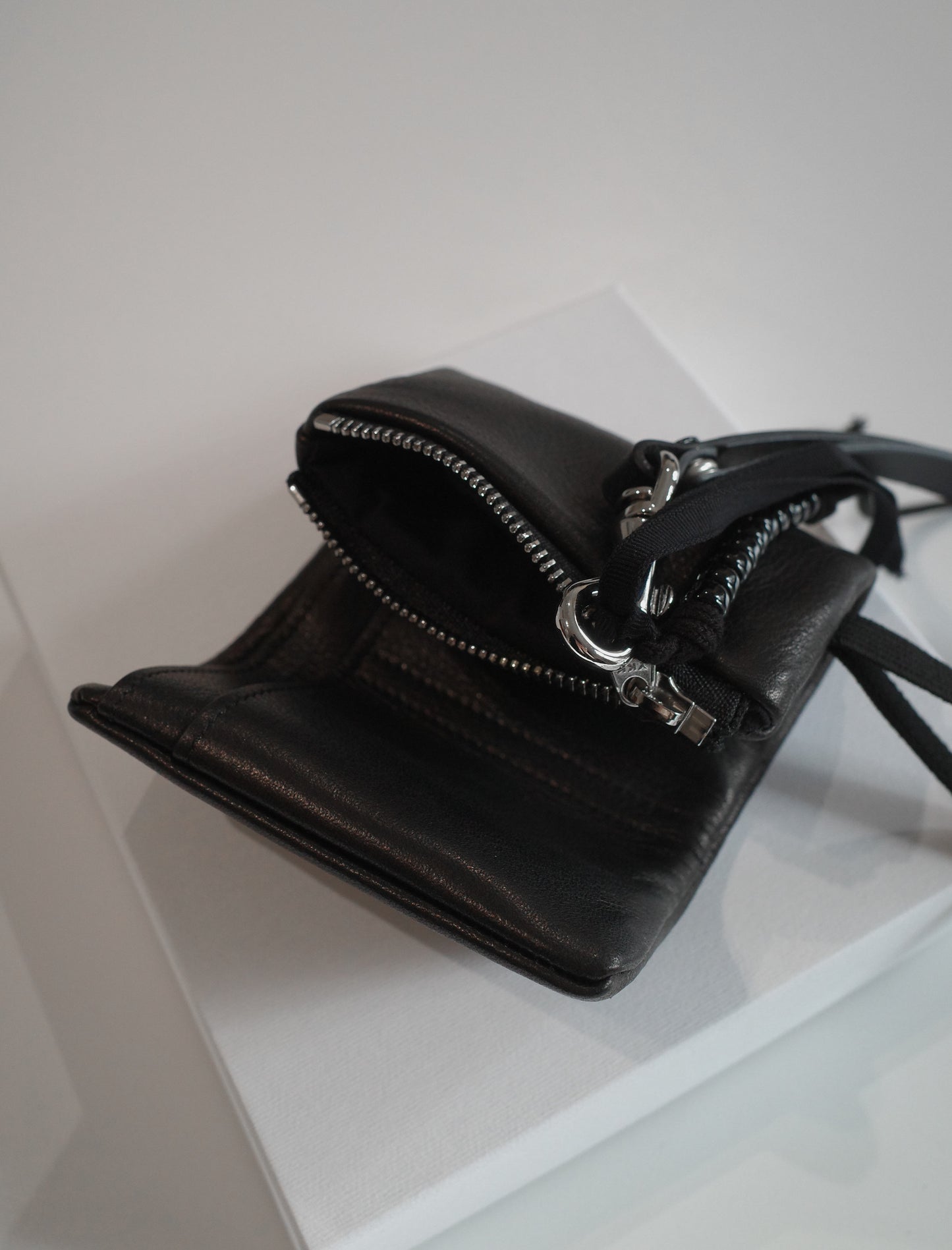 COMESANDGOES COMES Wallet & Neck Strap Black