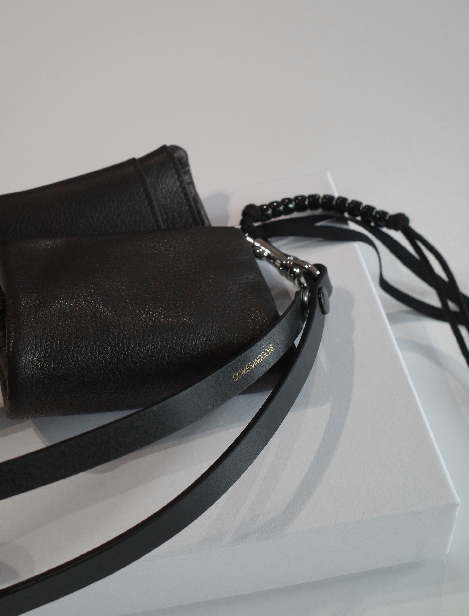 COMESANDGOES COMES Wallet & Neck Strap Black