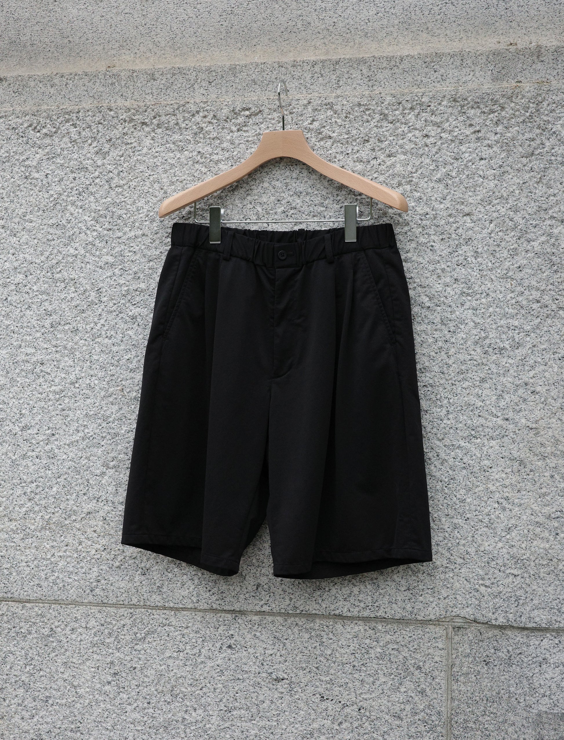 KANEMASA PHIL. 36G Nylon Tuck Easy Shorts Black