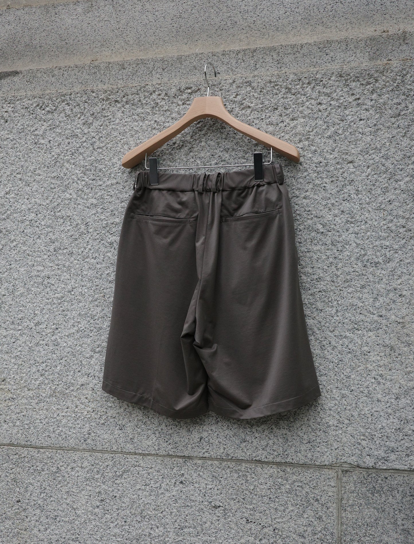 46G Tuck Easy Shorts - Charcoal