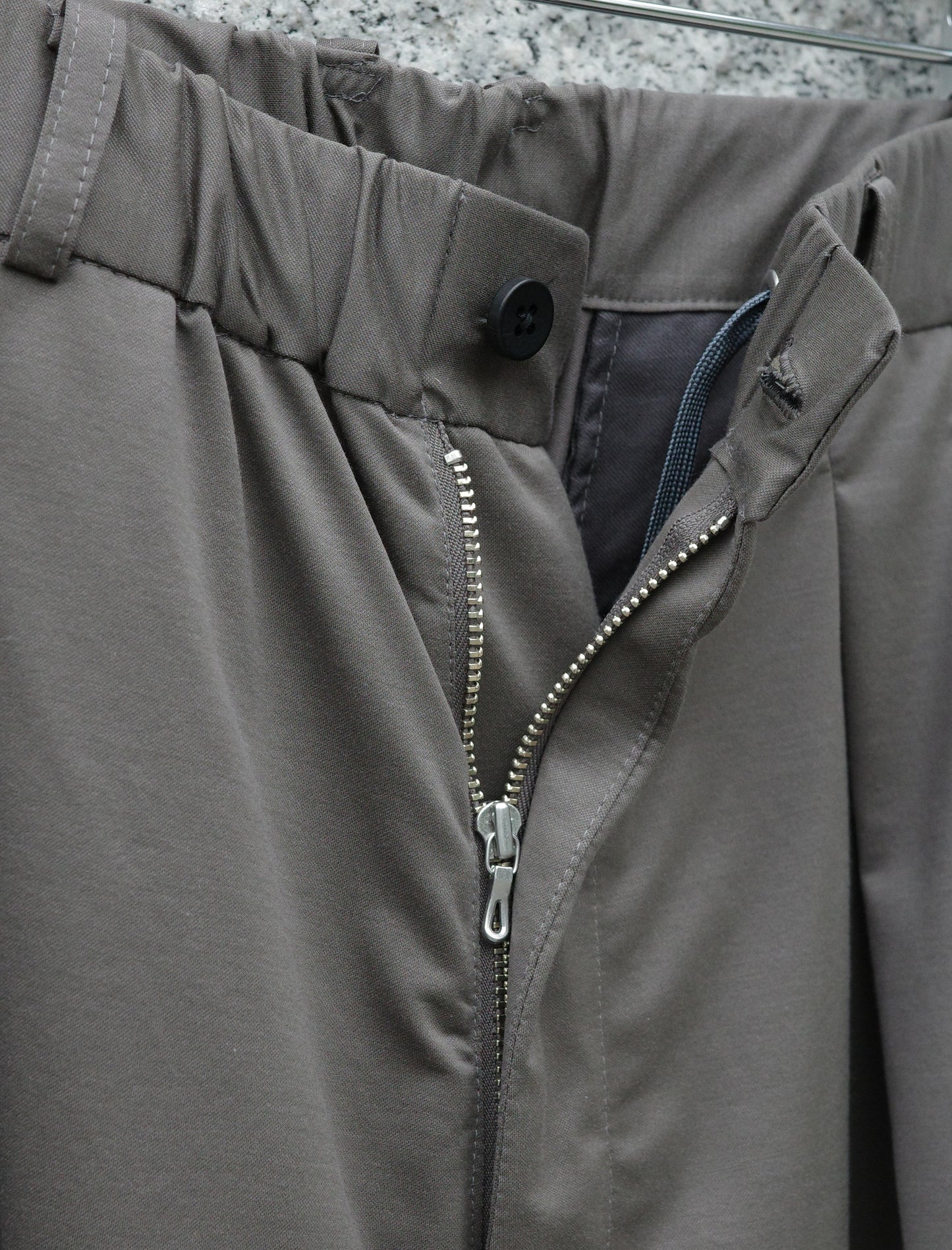 46G Tuck Easy Shorts - Charcoal