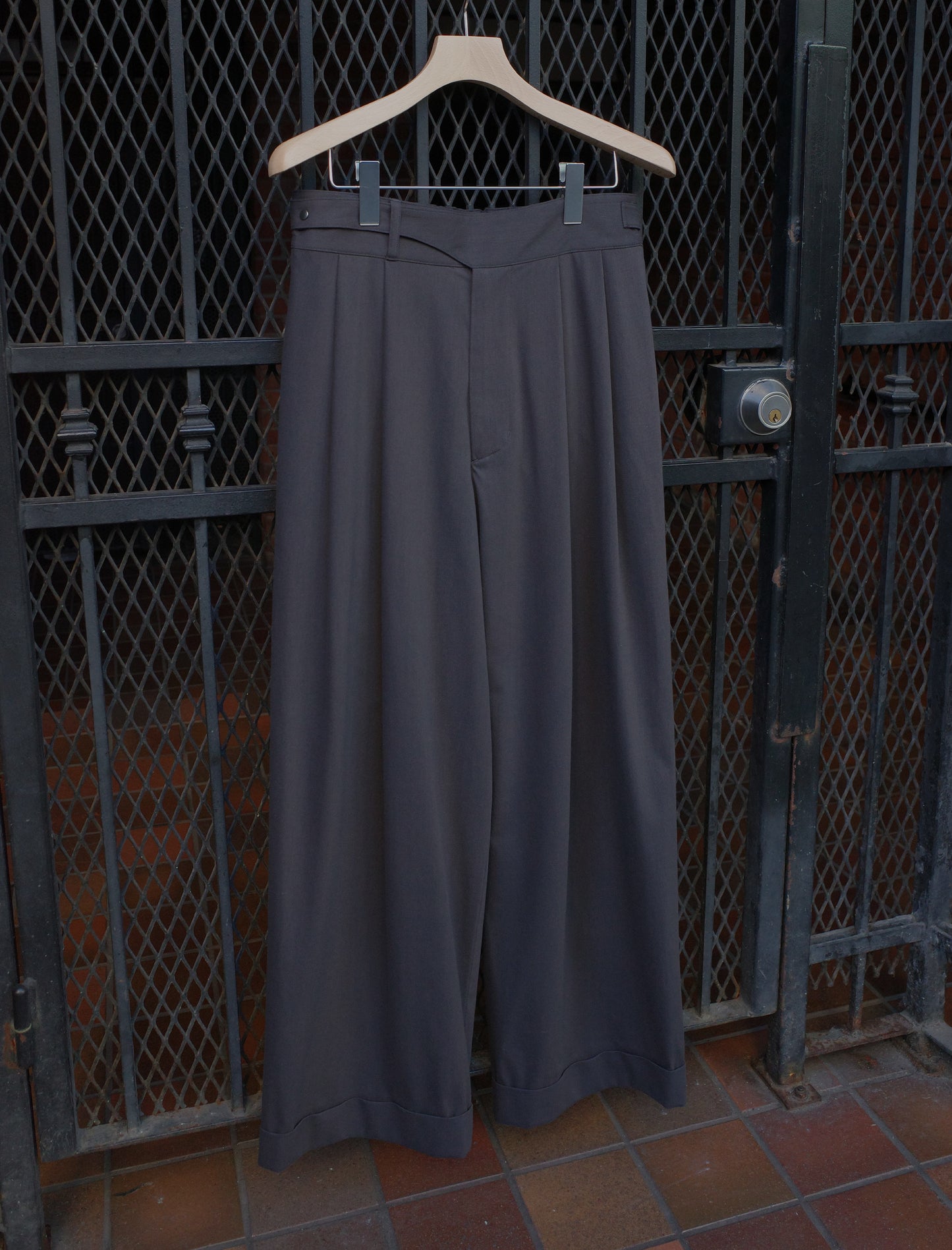KANEMASA PHIL. 46G SOLARO Gurkha Pants Charcoal Black 