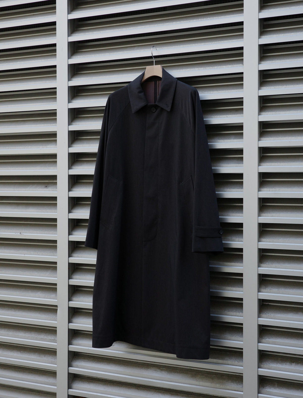 KANEMASA PHIL. 46G Solaro Raglan Coat Black Brown