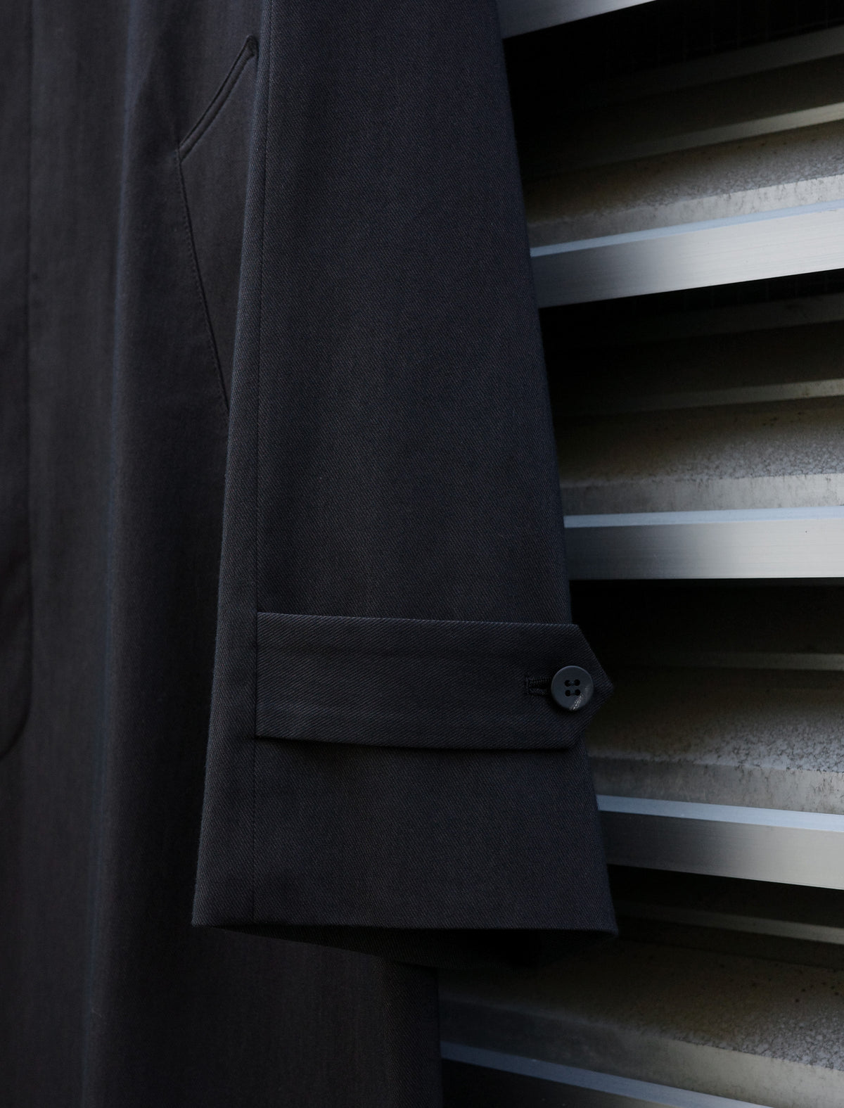 KANEMASA PHIL. 46G Solaro Raglan Coat Black Brown