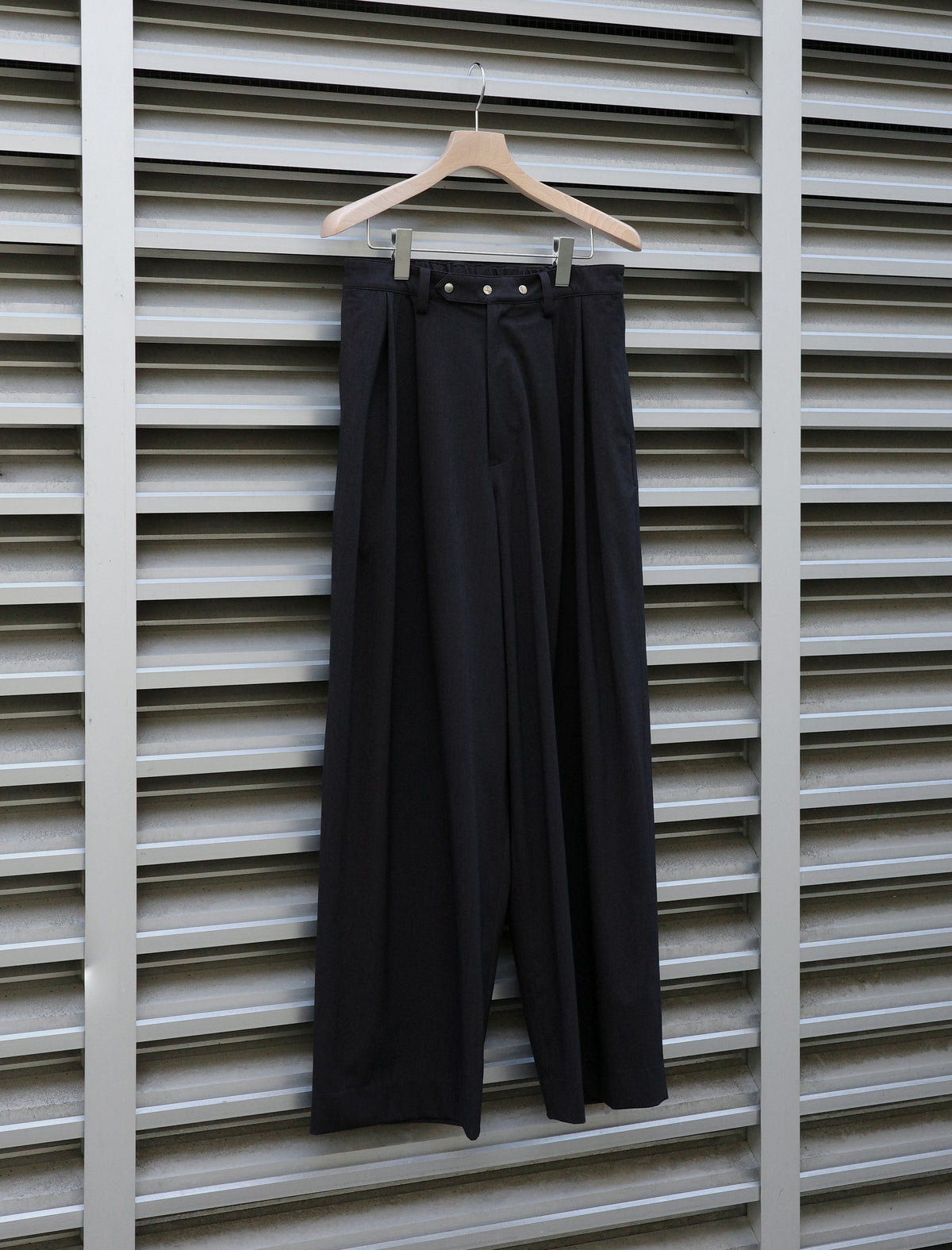 KANEMASA PHIL. 46G Solaro Trousers Black Brown