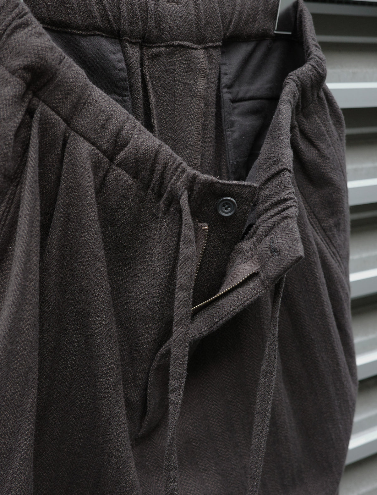 ULTERIOR Washed W/S Herringbone Drawstring Wide Pants - Dark Brown